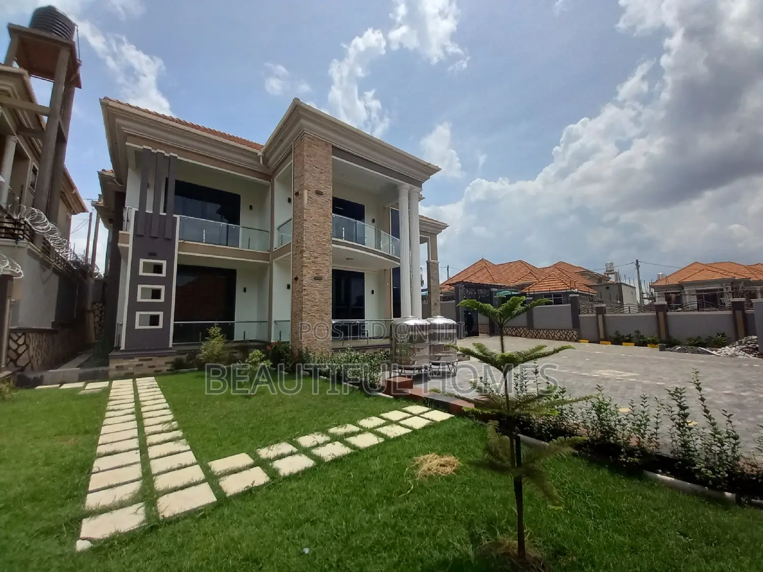 Furnished 6bdrm Duplex in Kira Rich, Central Division for sale