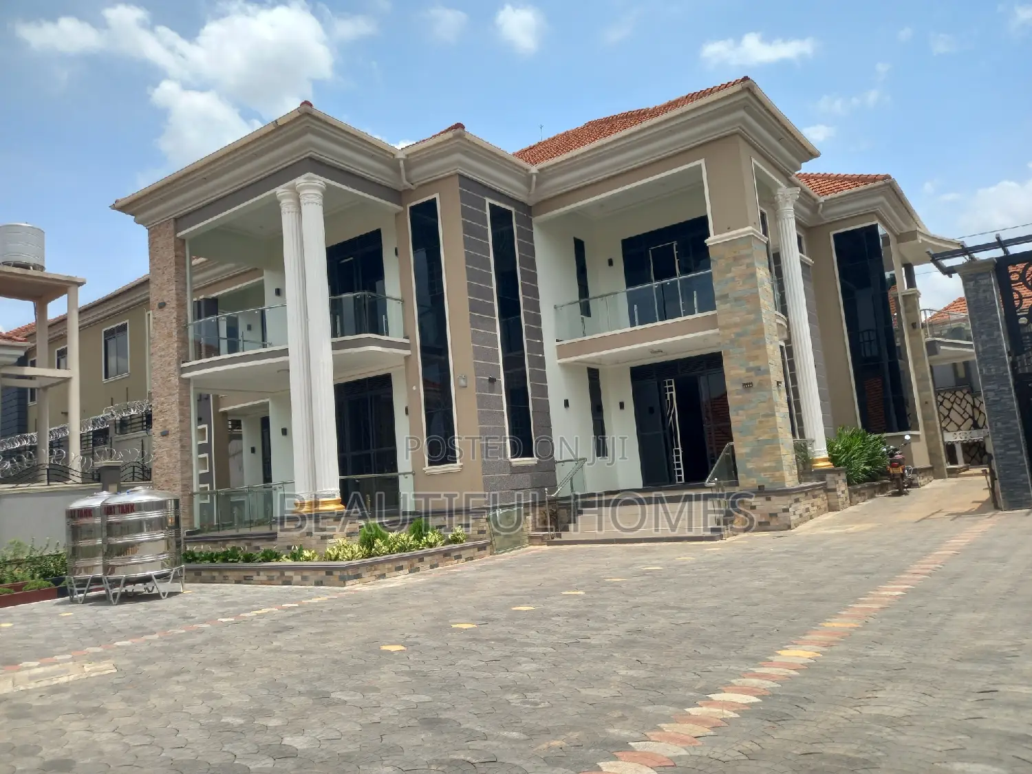 Furnished 6bdrm House in Kira for sale