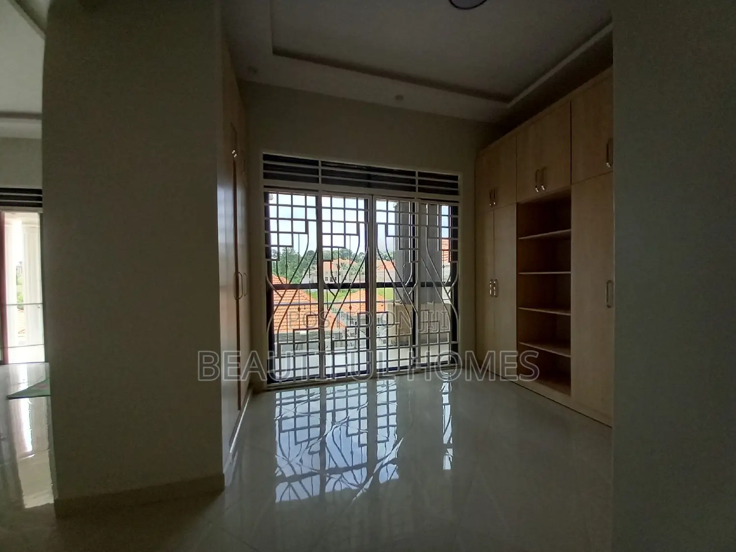 Furnished 6bdrm House in Kira for sale