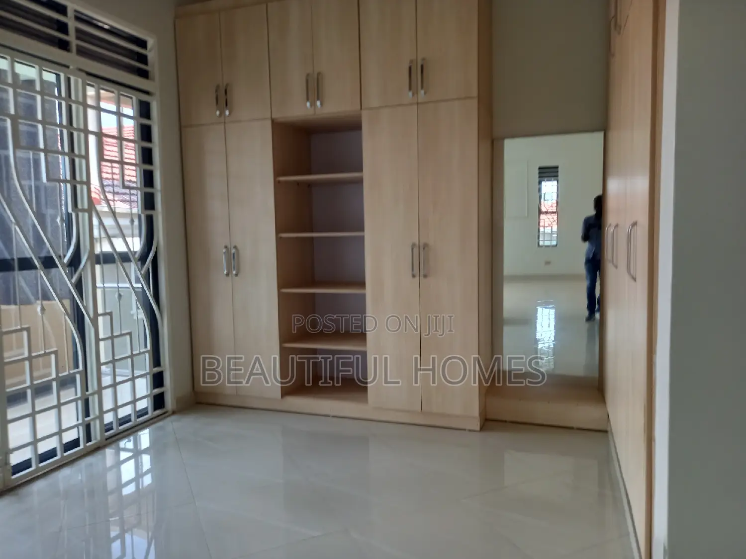 Furnished 6bdrm Mansion in Kira, Central Division for sale