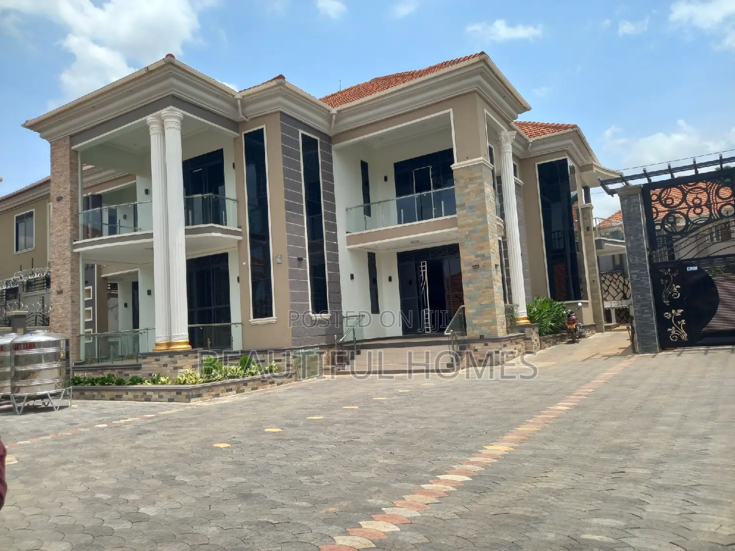 Furnished 6bdrm Mansion in Kira, Central Division for sale