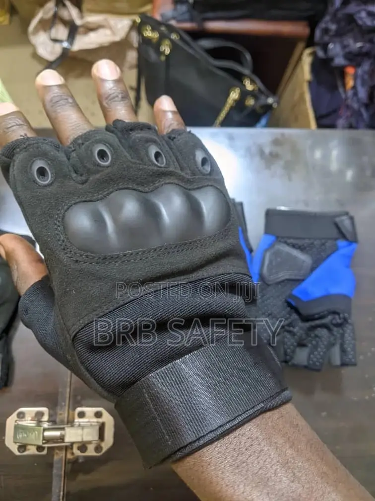 Riding Gloves.