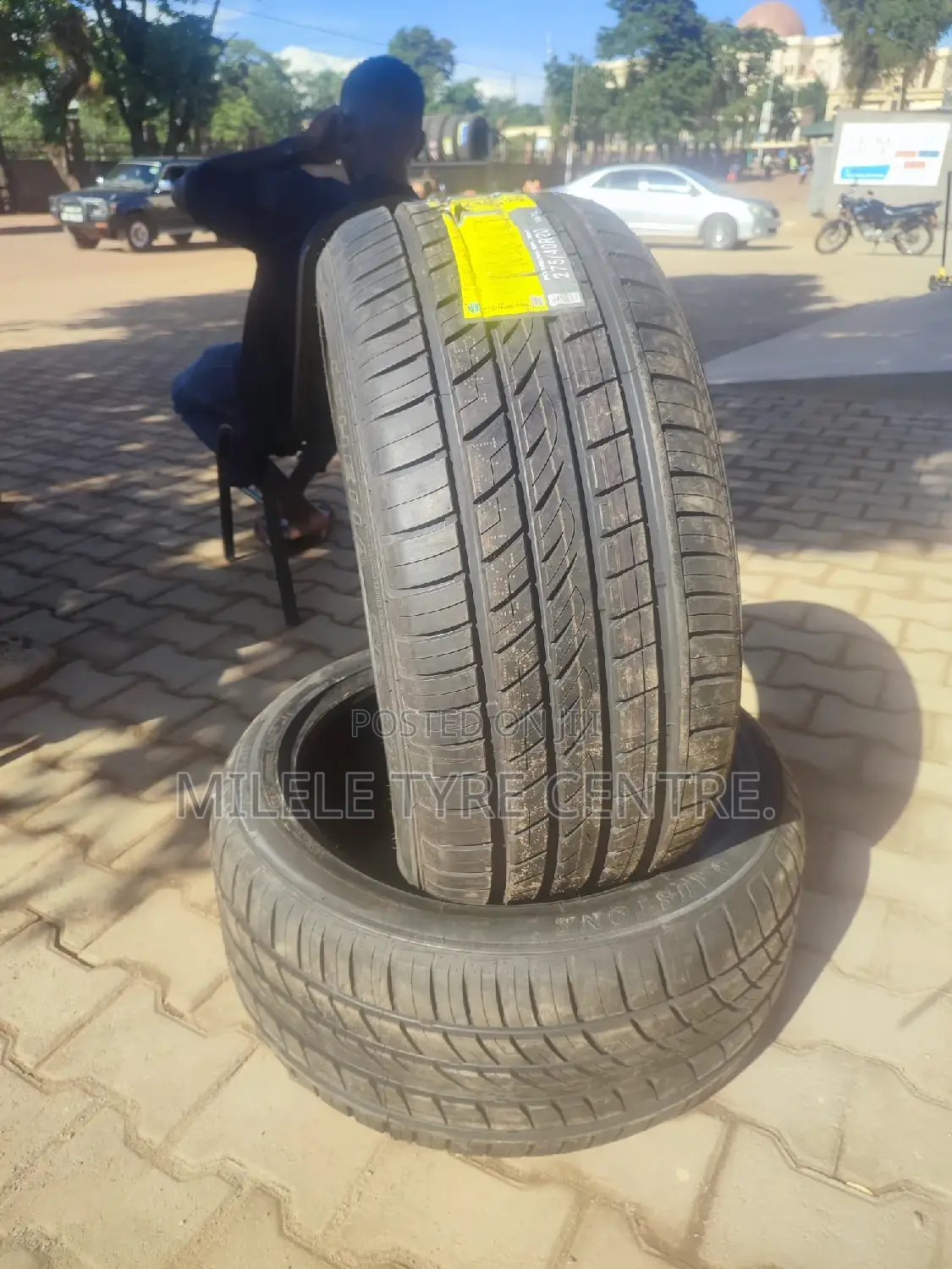 275/40r20 Austone