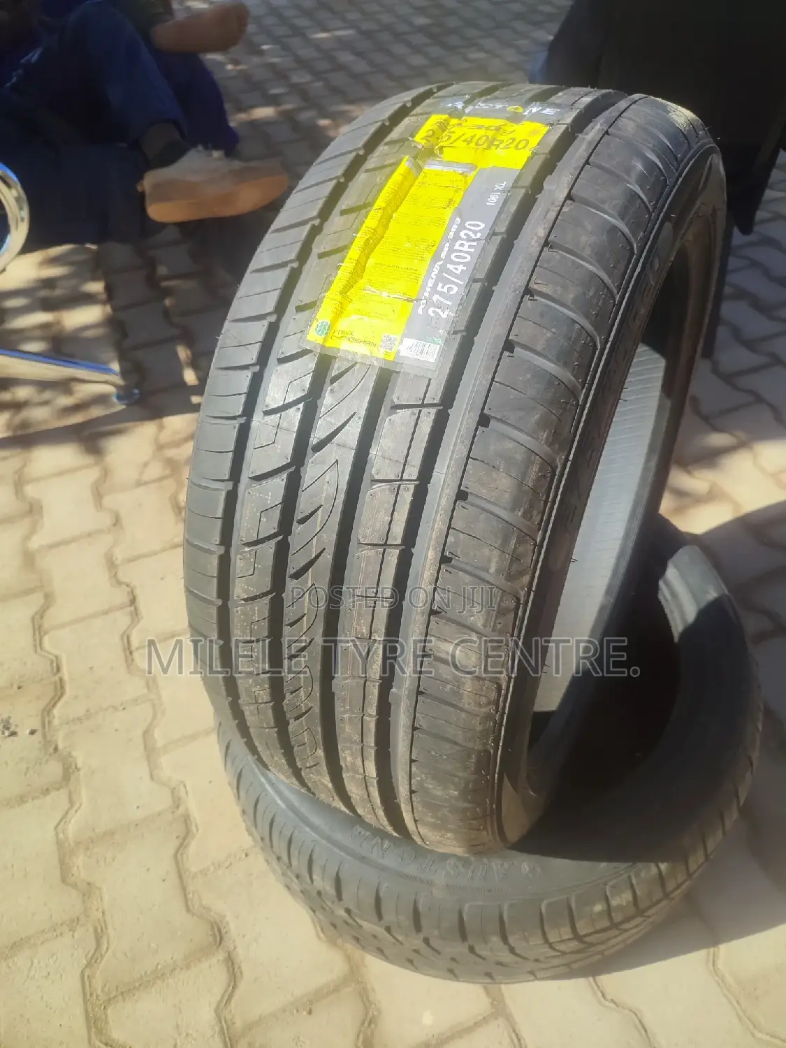 275/40r20 Austone