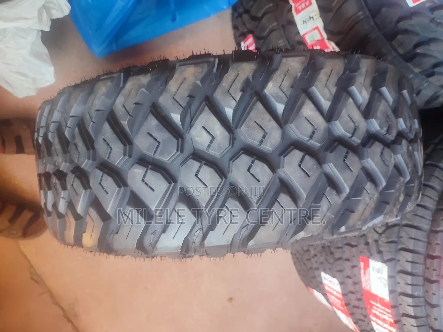 285/70r17 Razor