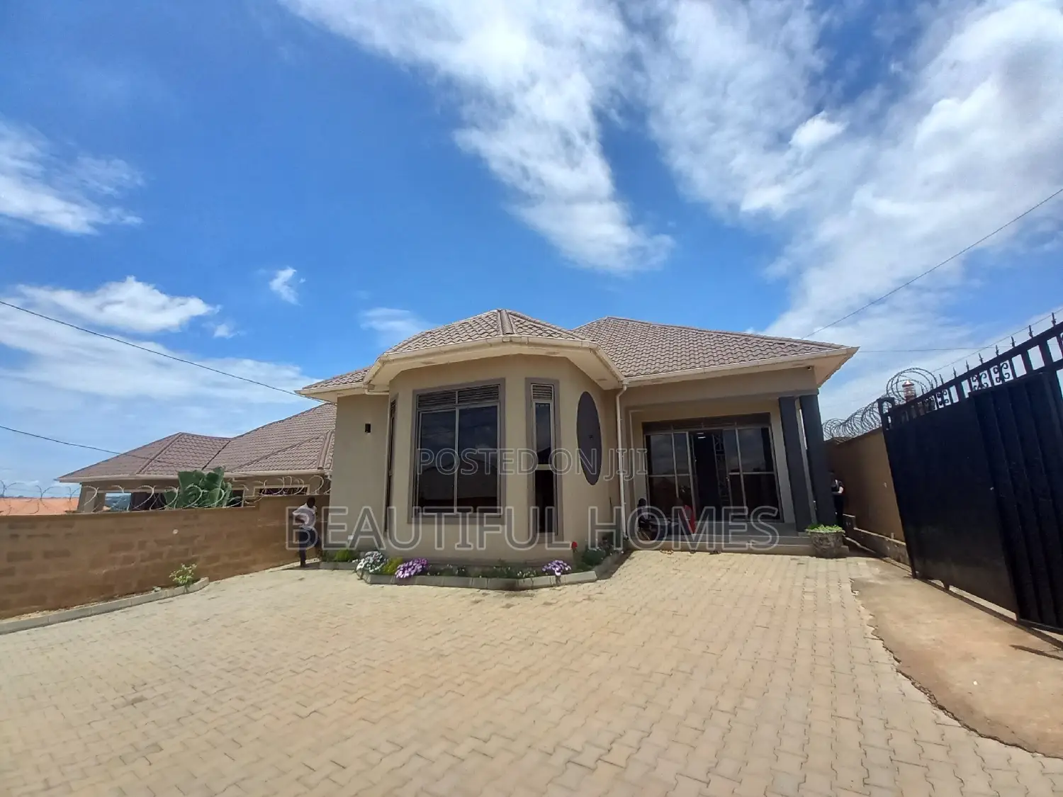 Furnished 3bdrm Bungalow in Kira for sale