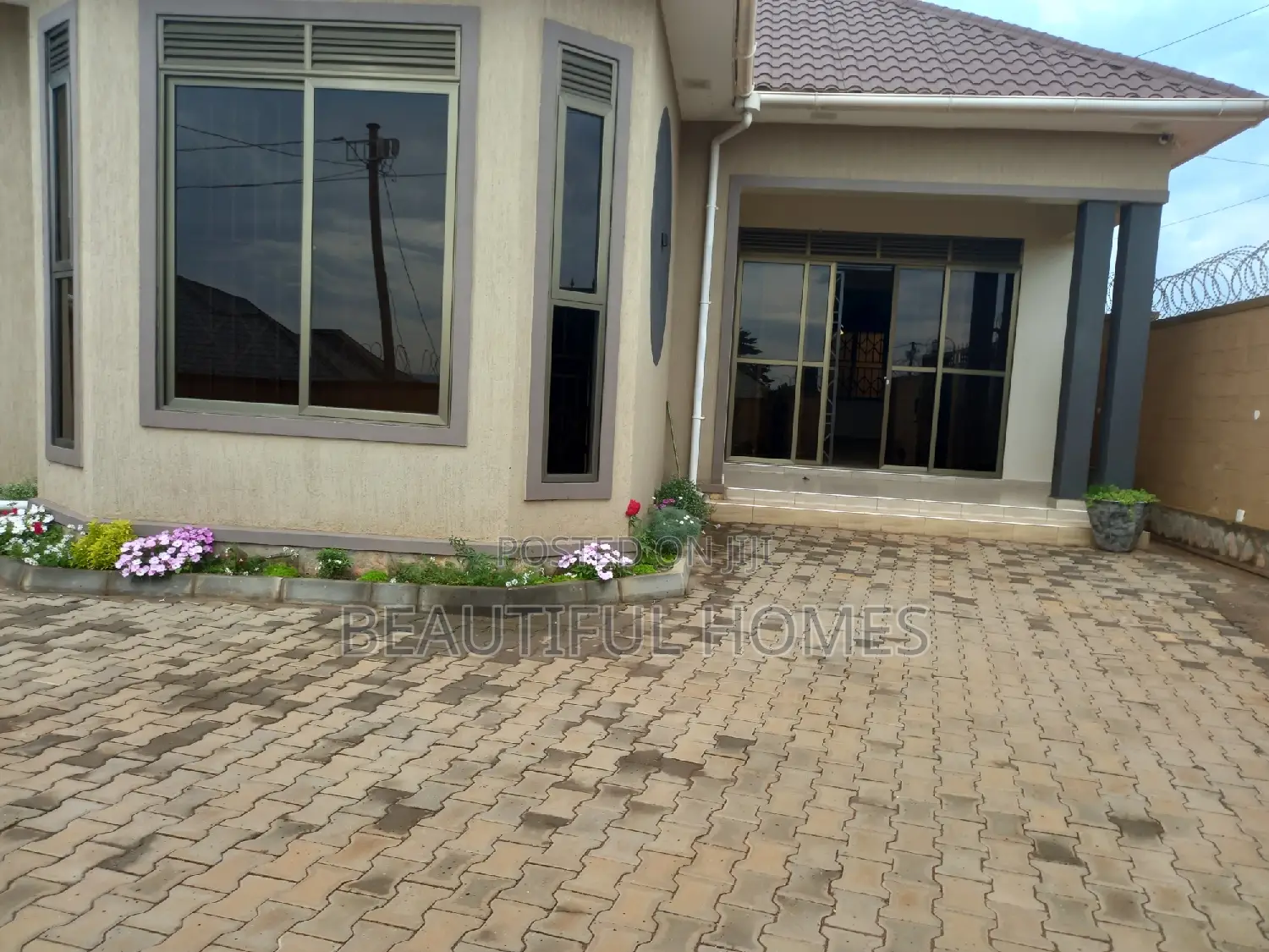 Furnished 3bdrm House in Nakwero, Kira for sale