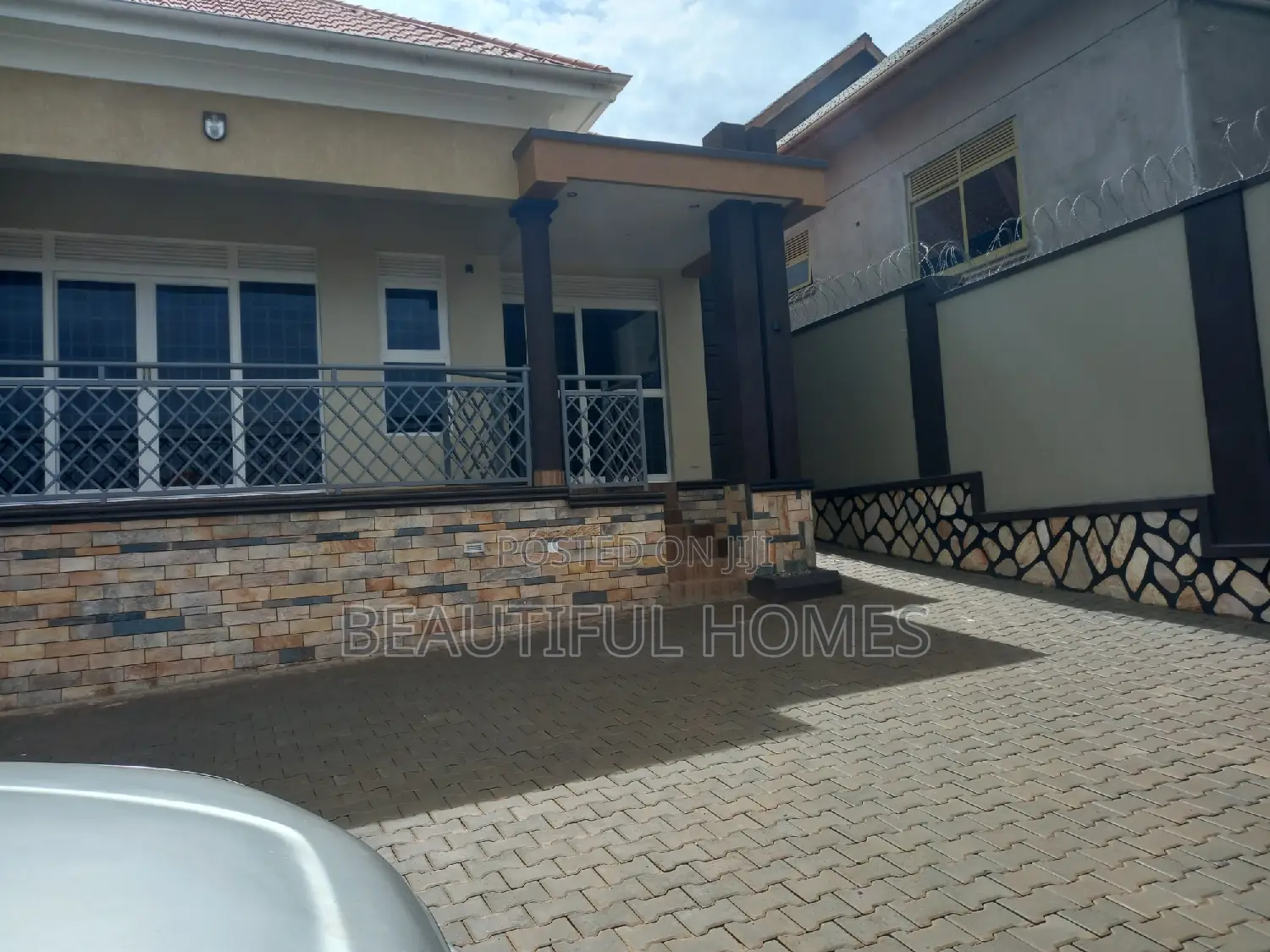 Furnished 4bdrm House in Kira for sale