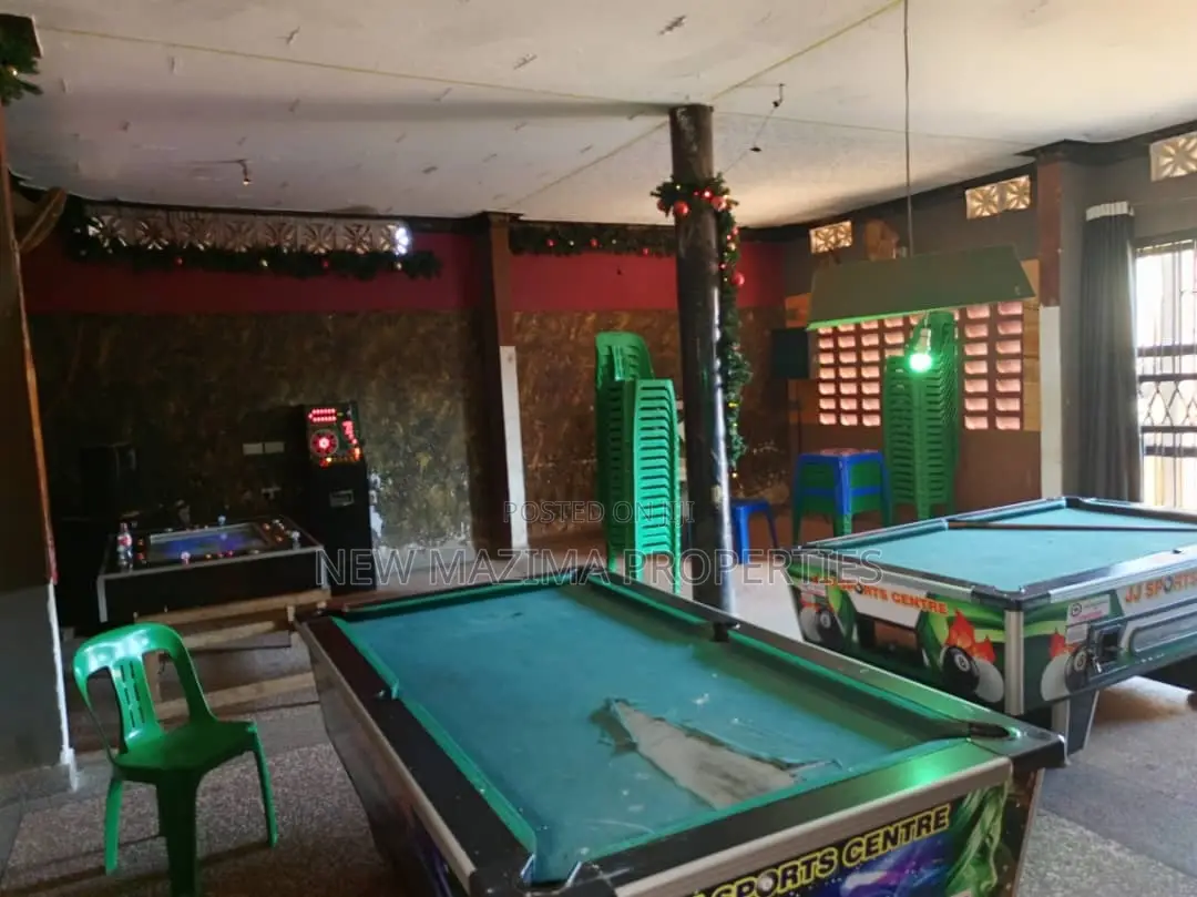 Guest House and Bar of Overy 11 Guest Rooms Pool Tables