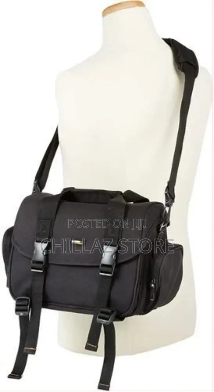 Amazonbasics Large DSLR Gadget Bag (Grey Interior) –