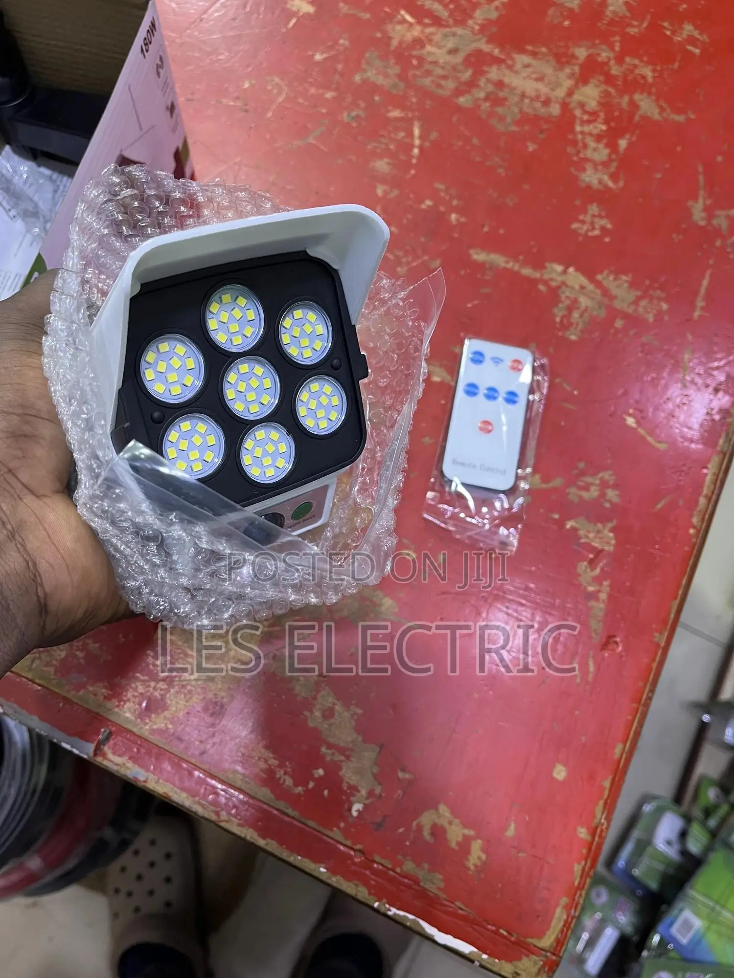 Camera-Like Solar Lamp