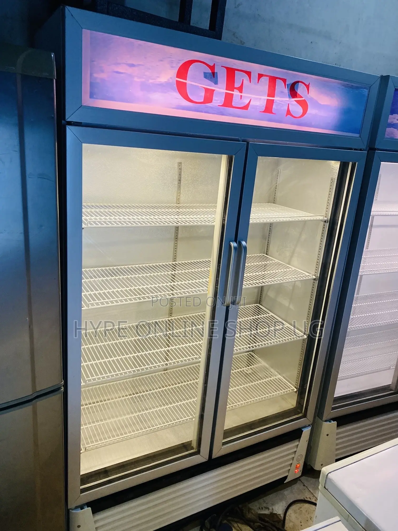800L Gets Original Display Fridge