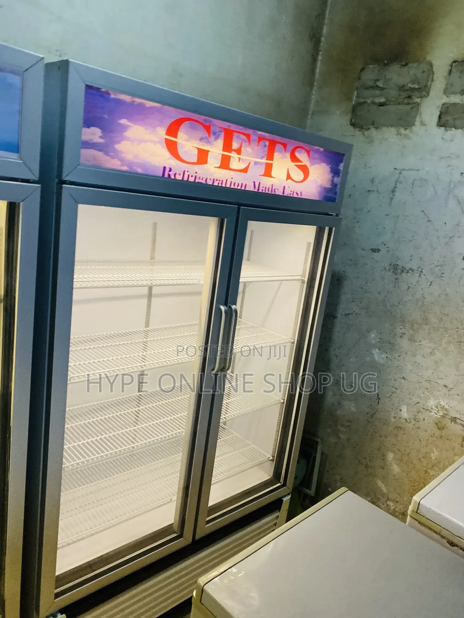 800L Gets Original Display Fridge