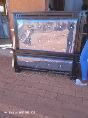 4x6 Gray and Black Leather Bed Lr