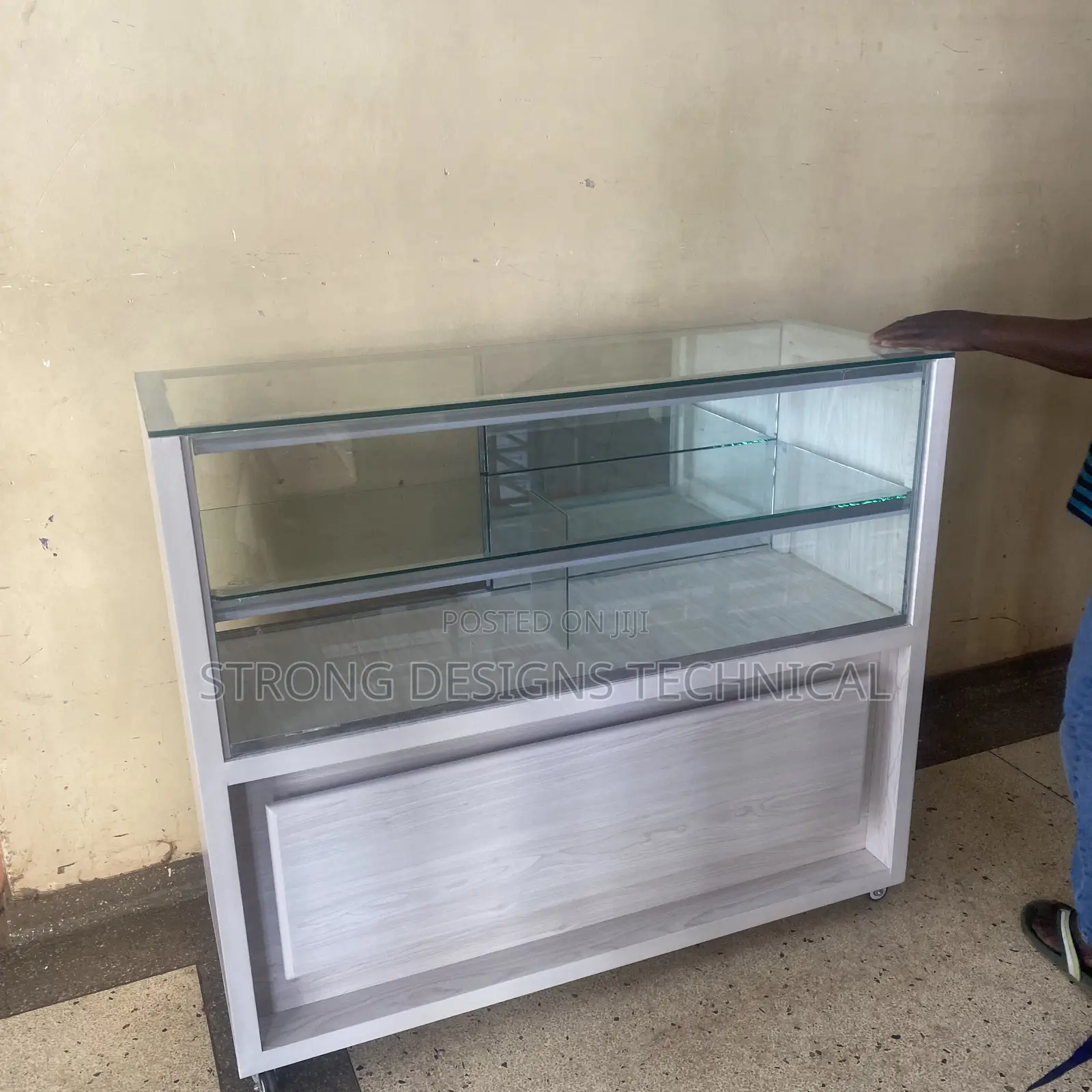 4ft Display Counter Glass Showcase for Shops, Pharmacy,Salon