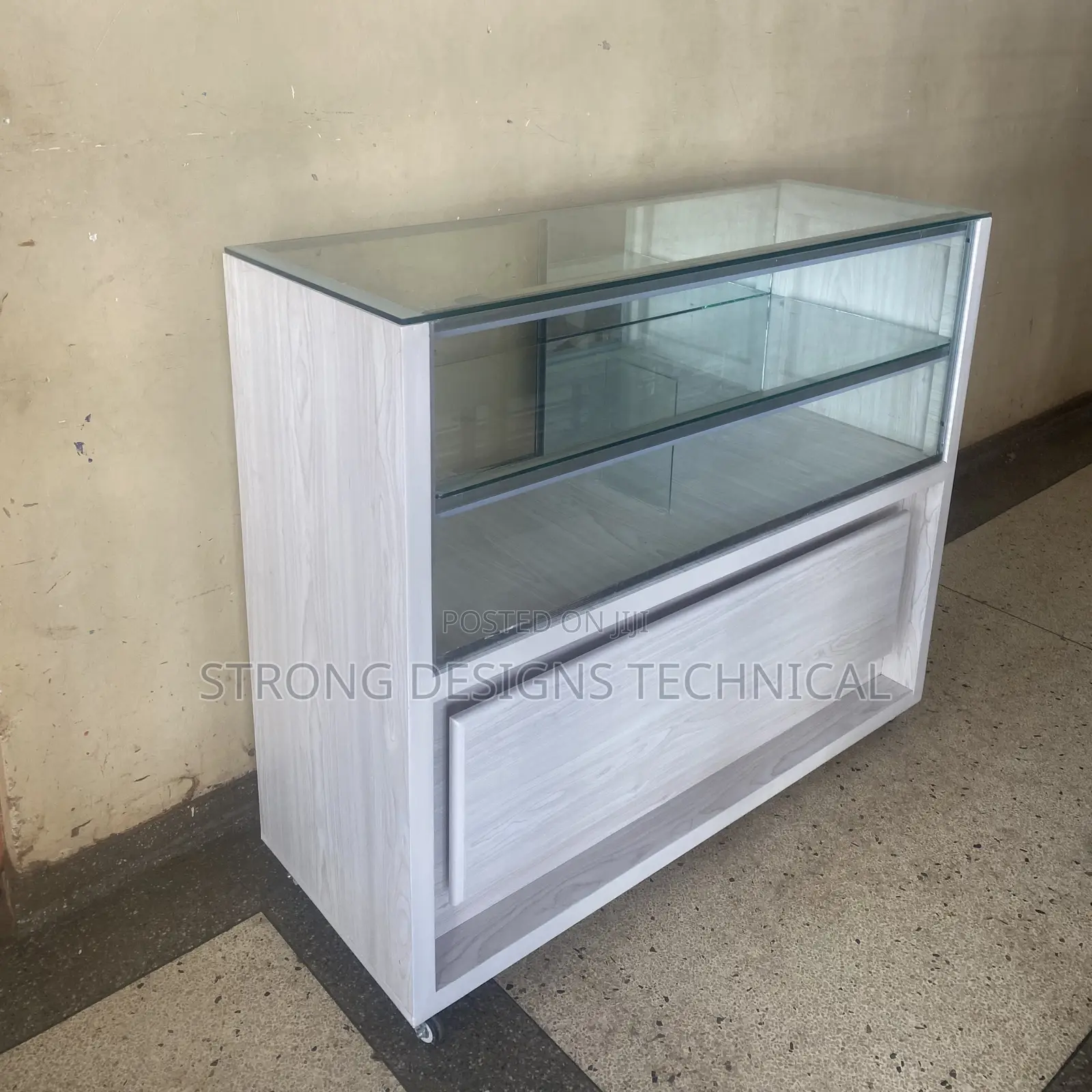 4ft Display Counter Glass Showcase for Shops, Pharmacy,Salon