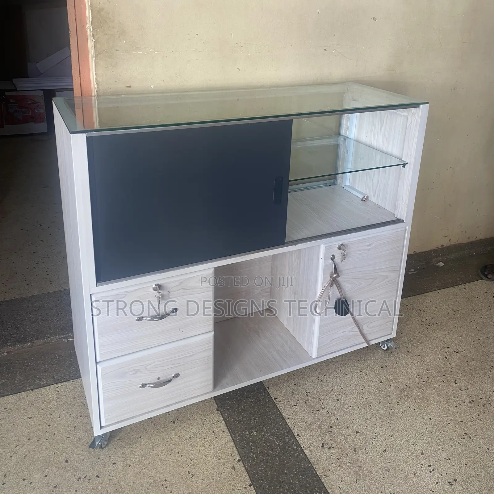 4ft Display Counter Glass Showcase for Shops, Pharmacy,Salon