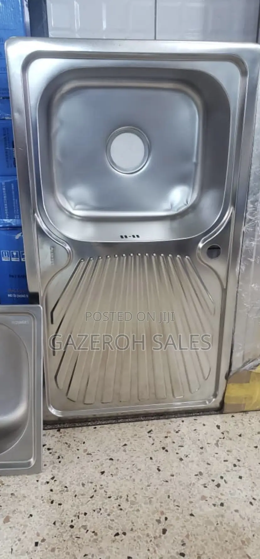 Single Kitchen Sink With a Tray
