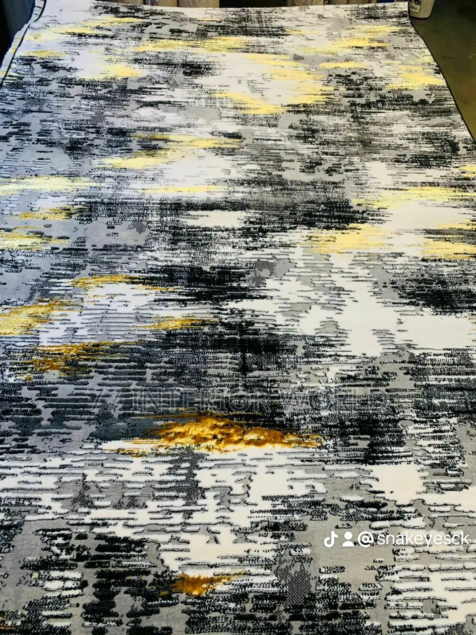 Center Carpets/Rugs