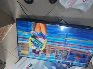 43" Led Lg Flat Screen Digitalized TV