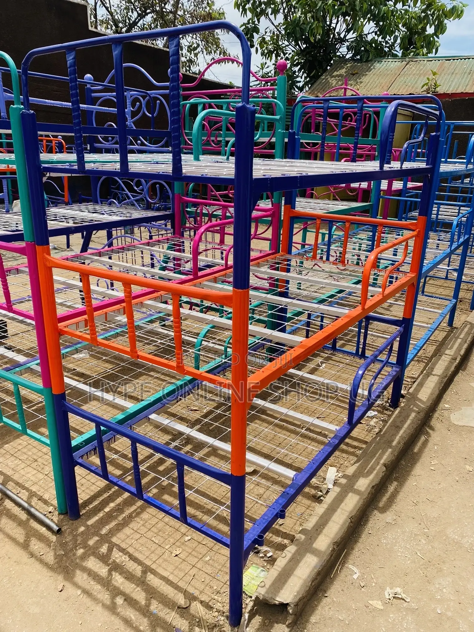 Different Colours Decker Beds