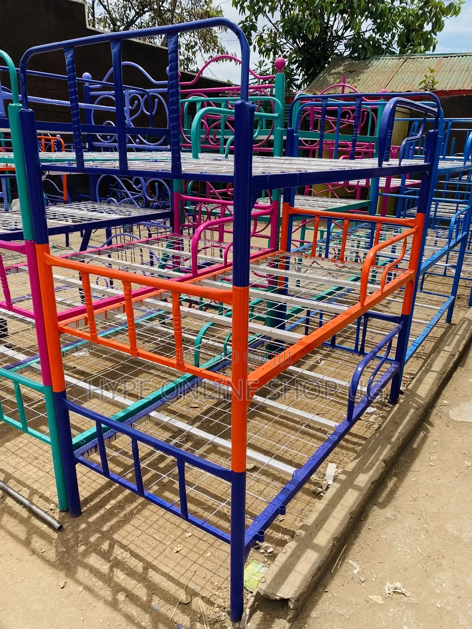 Different Colours Decker Beds
