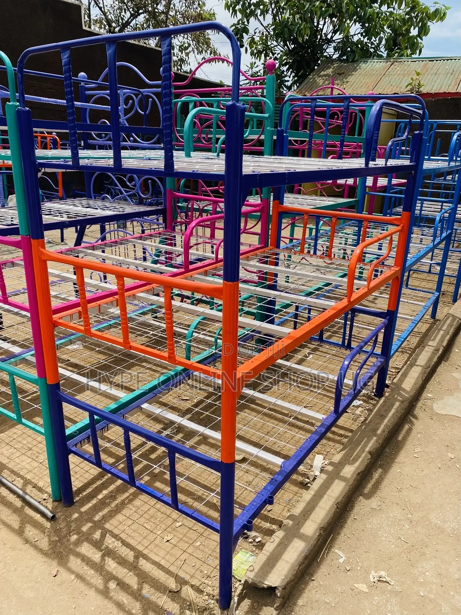 Different Colours Decker Beds