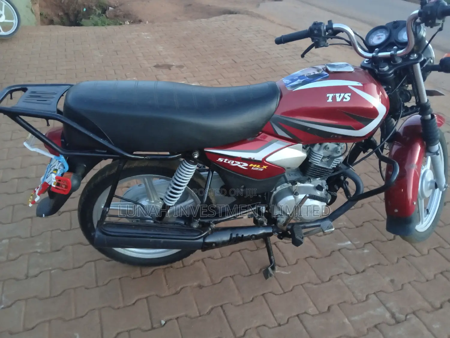 TVS HLX 125 2022 Red