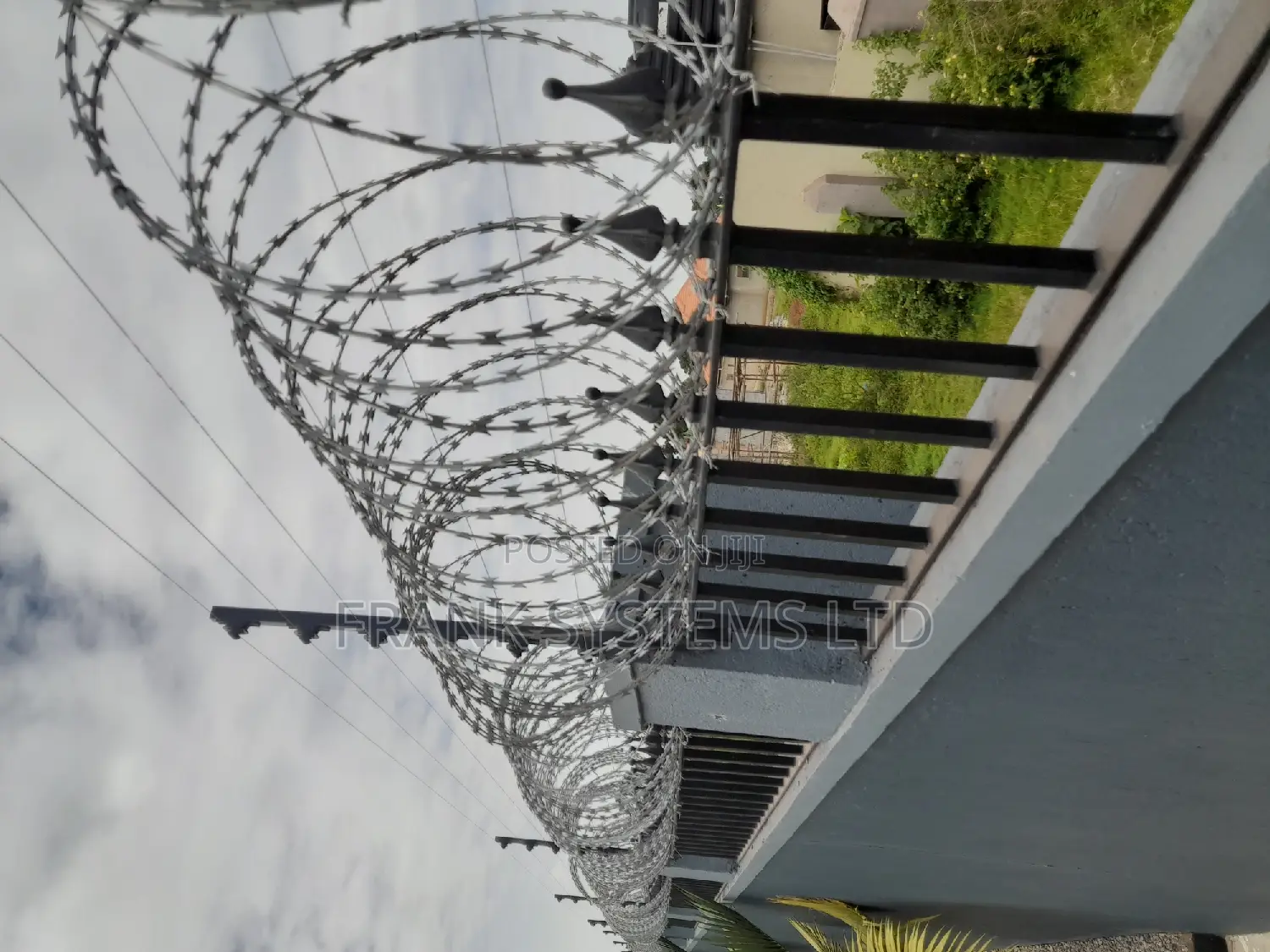 Elelectric Fence With Razor Wire Fencing