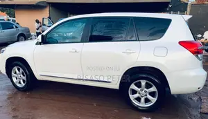 Toyota Vanguard 2010 White