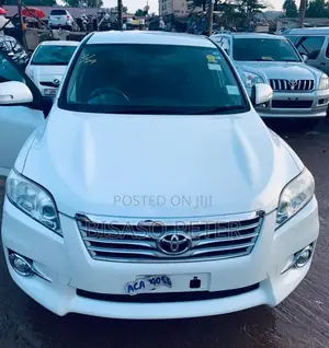 Toyota Vanguard 2010 White