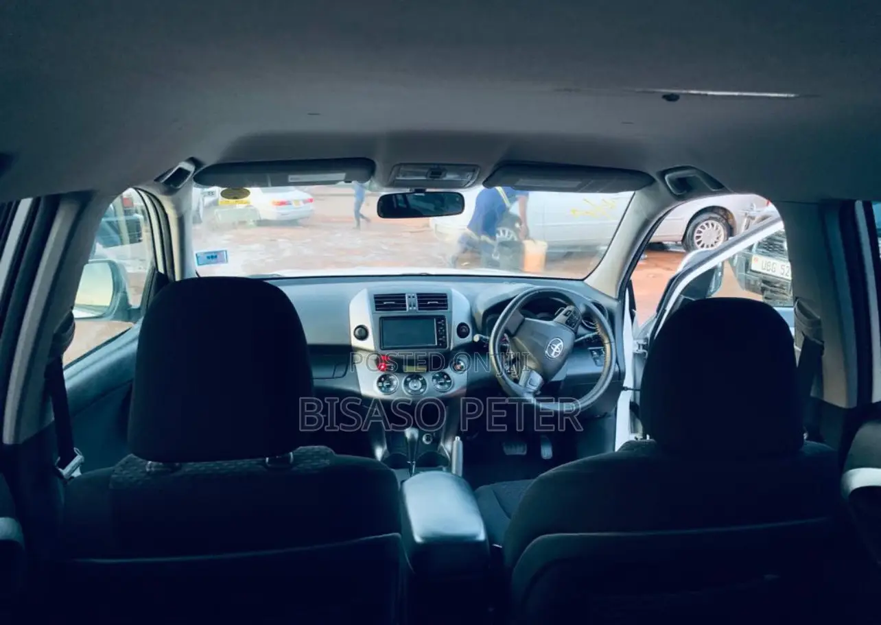 Toyota Vanguard 2010 White