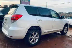 Toyota Vanguard 2010 White