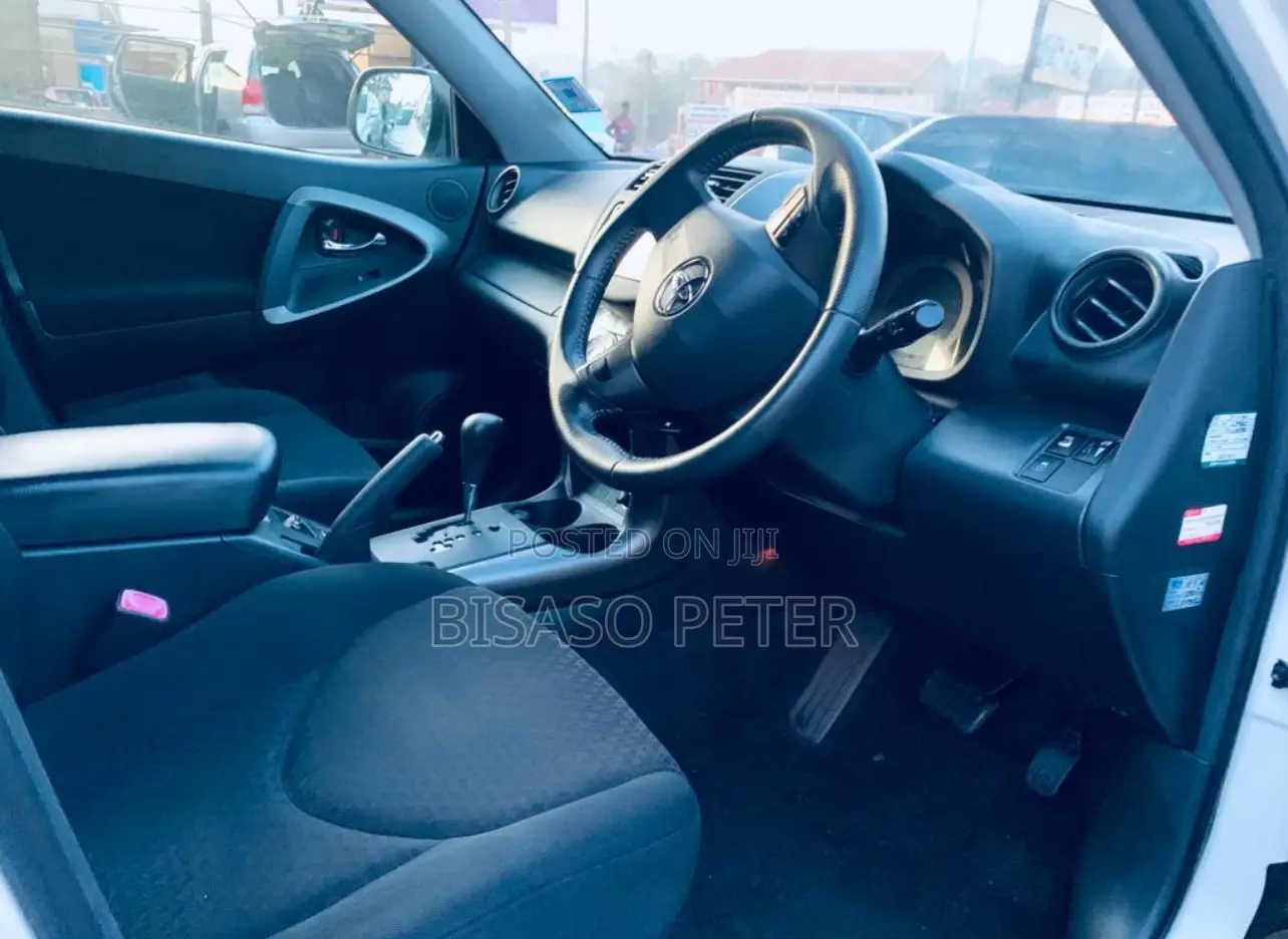 Toyota Vanguard 2010 White