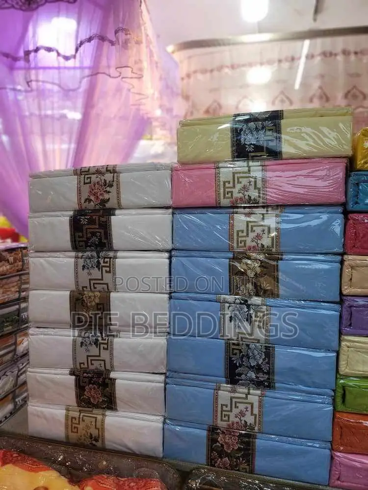 Quality Duvet Cover With 4 Pillow Cases in Different Colors