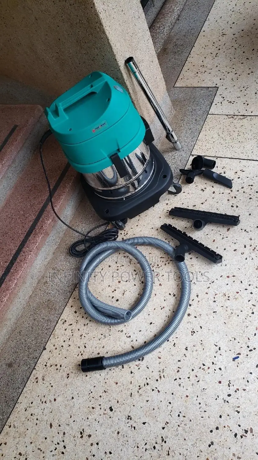 Portable Wet and Dry Vacuum Cleaner 15l