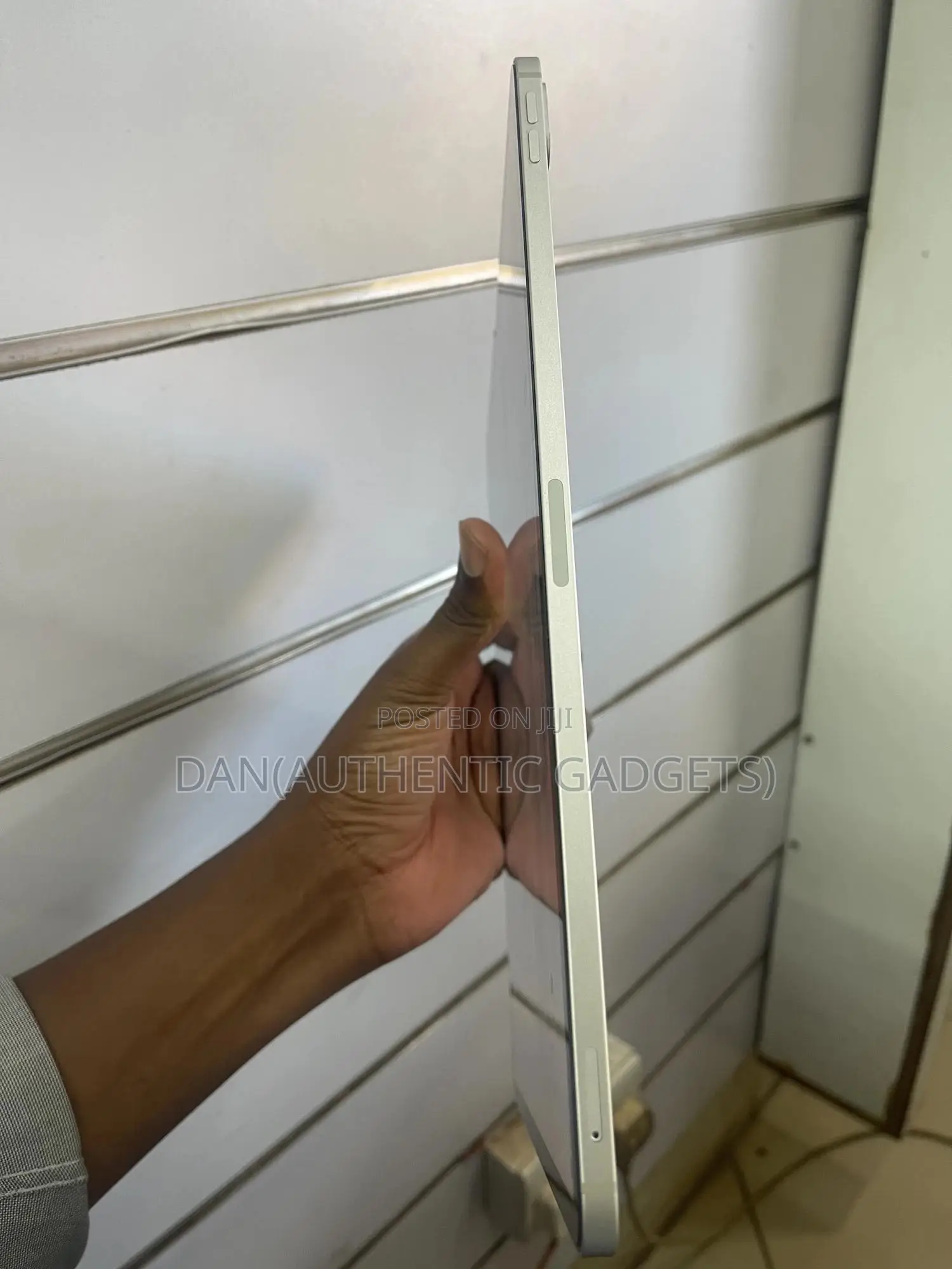 New Apple iPad Pro 12.9 (2022) 256 GB Silver