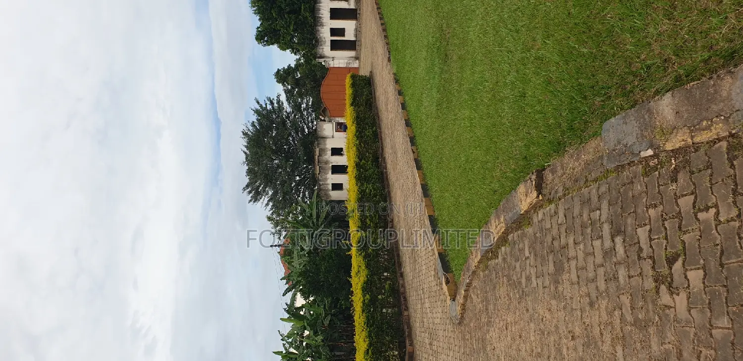Furnished 5bdrm Villa in Makindye for sale