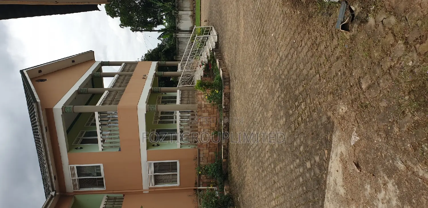 Furnished 5bdrm Villa in Makindye for sale