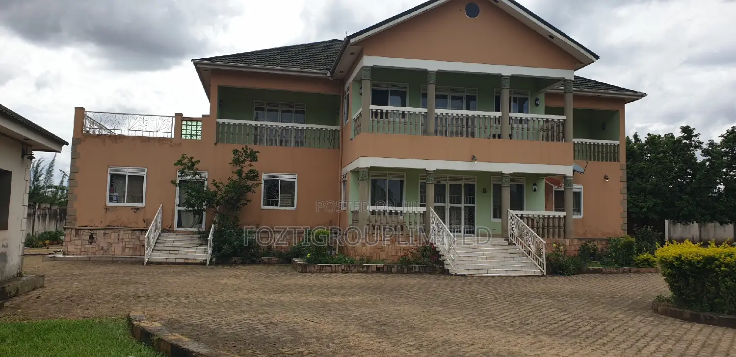 Furnished 5bdrm Villa in Makindye for sale