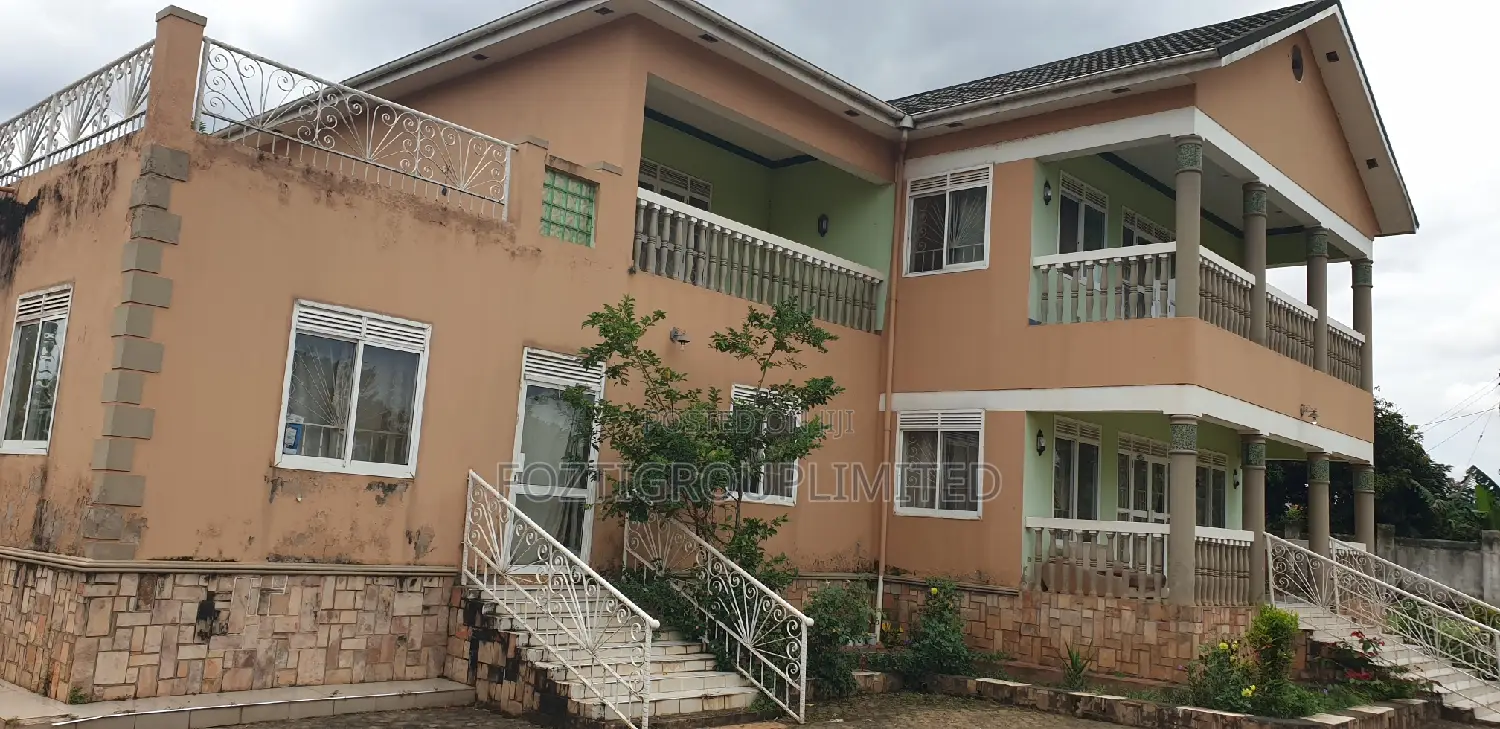 Furnished 5bdrm Villa in Makindye for sale