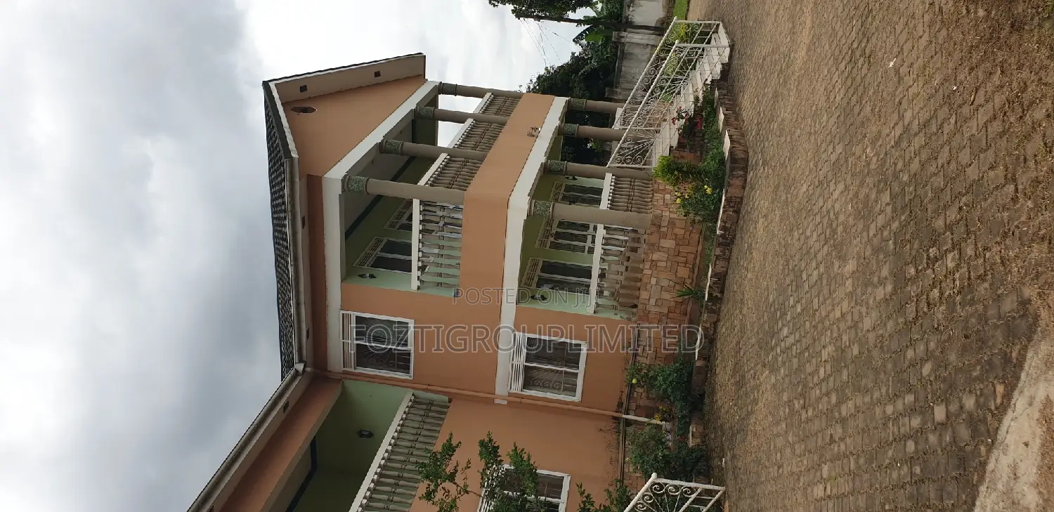 Furnished 5bdrm Villa in Makindye for sale