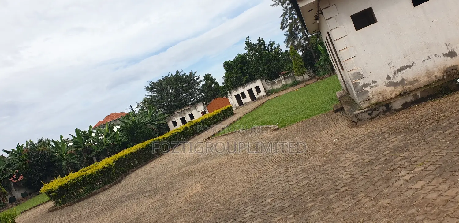 Furnished 5bdrm Villa in Makindye for sale