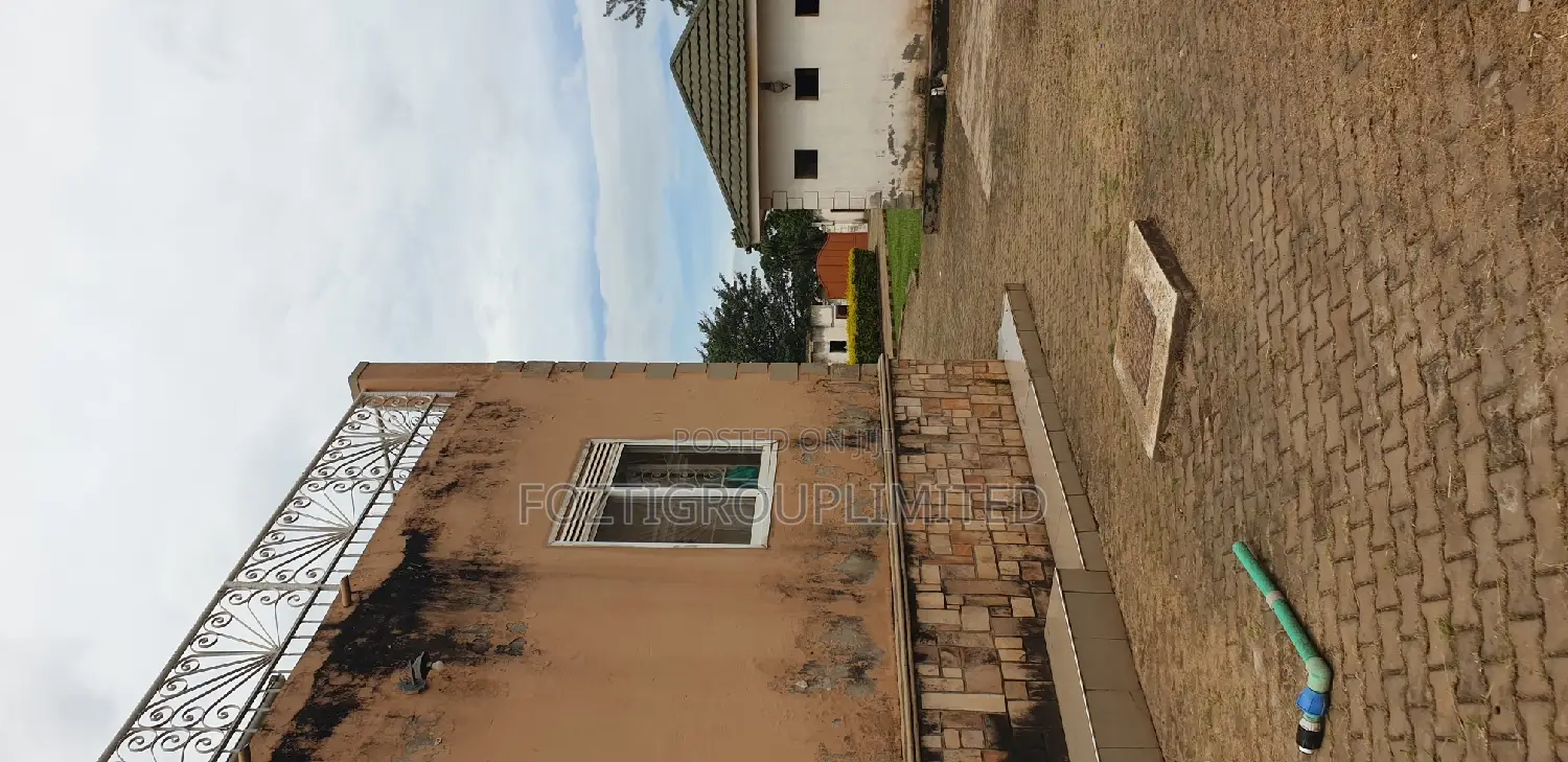 Furnished 5bdrm Villa in Makindye for sale