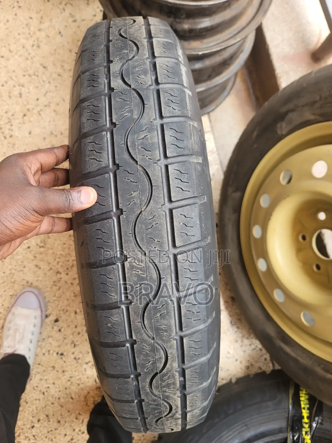 Spare Tyre Size 17 for Harrier Kawundo.