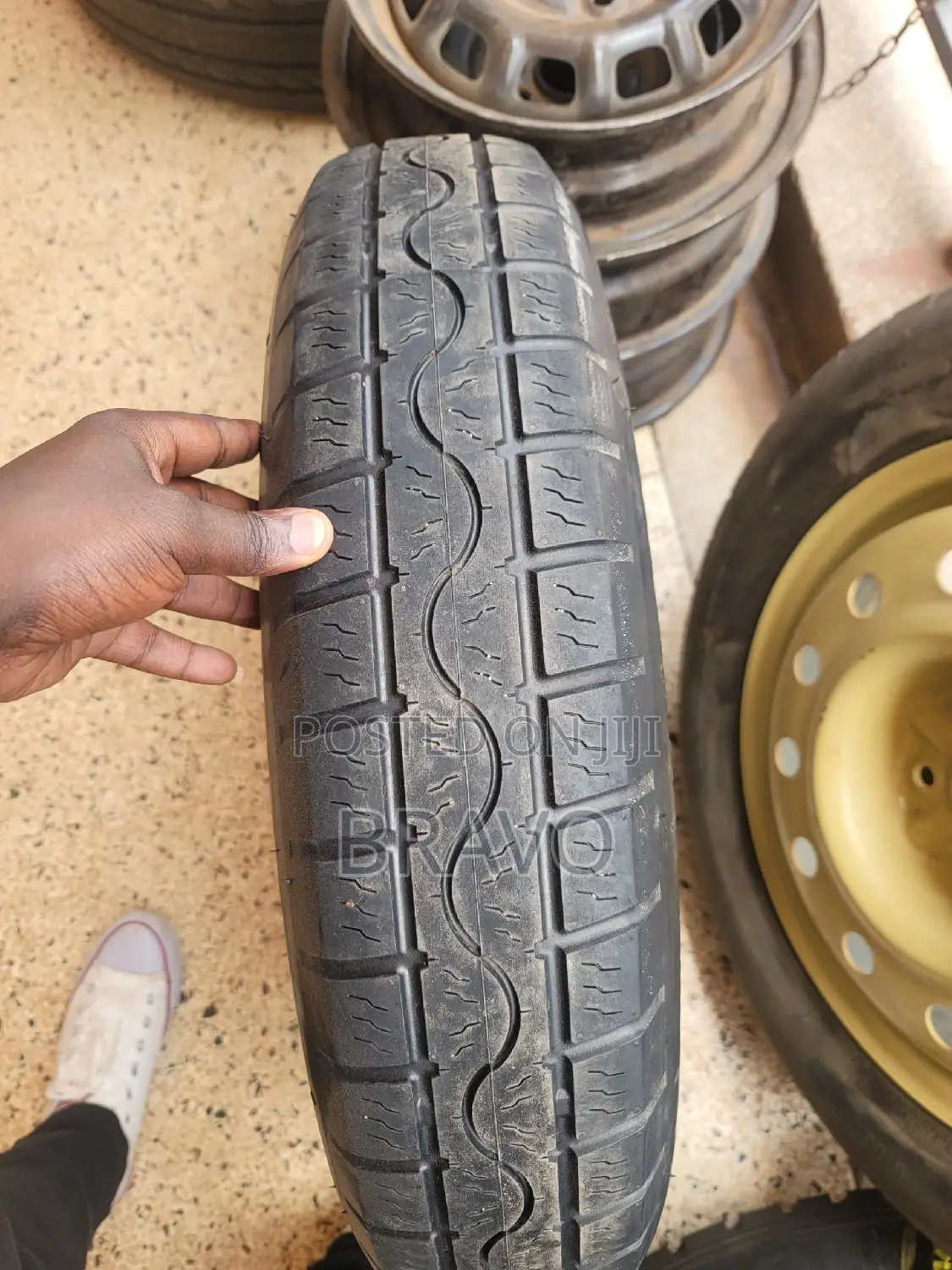 Spare Tyre Size 17 for Harrier Kawundo.