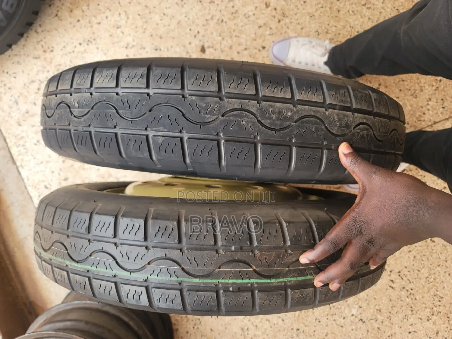 Spare Tyre Size 17 for Harrier Kawundo.