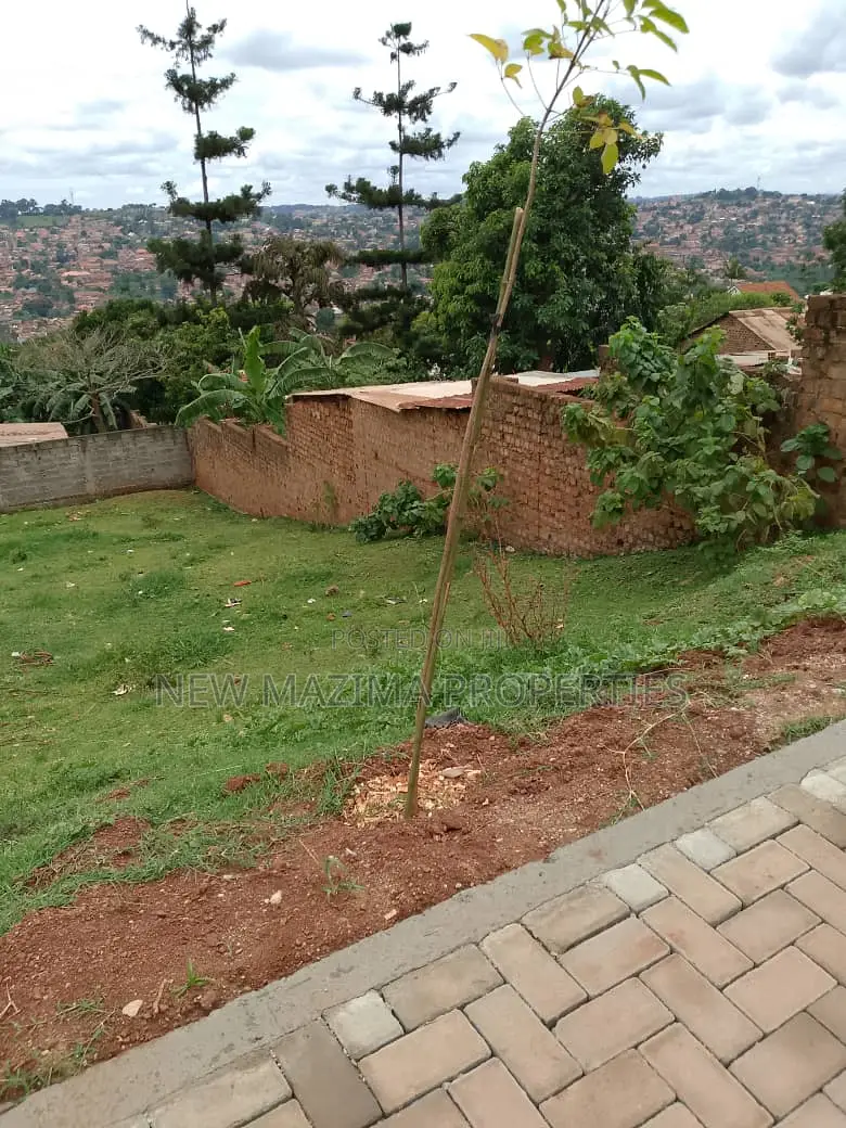 Very Prime Plot on Quicksale in Makindye Kizungu Heights