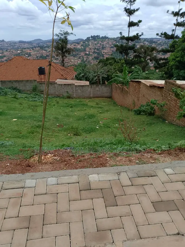Very Prime Plot on Quicksale in Makindye Kizungu Heights