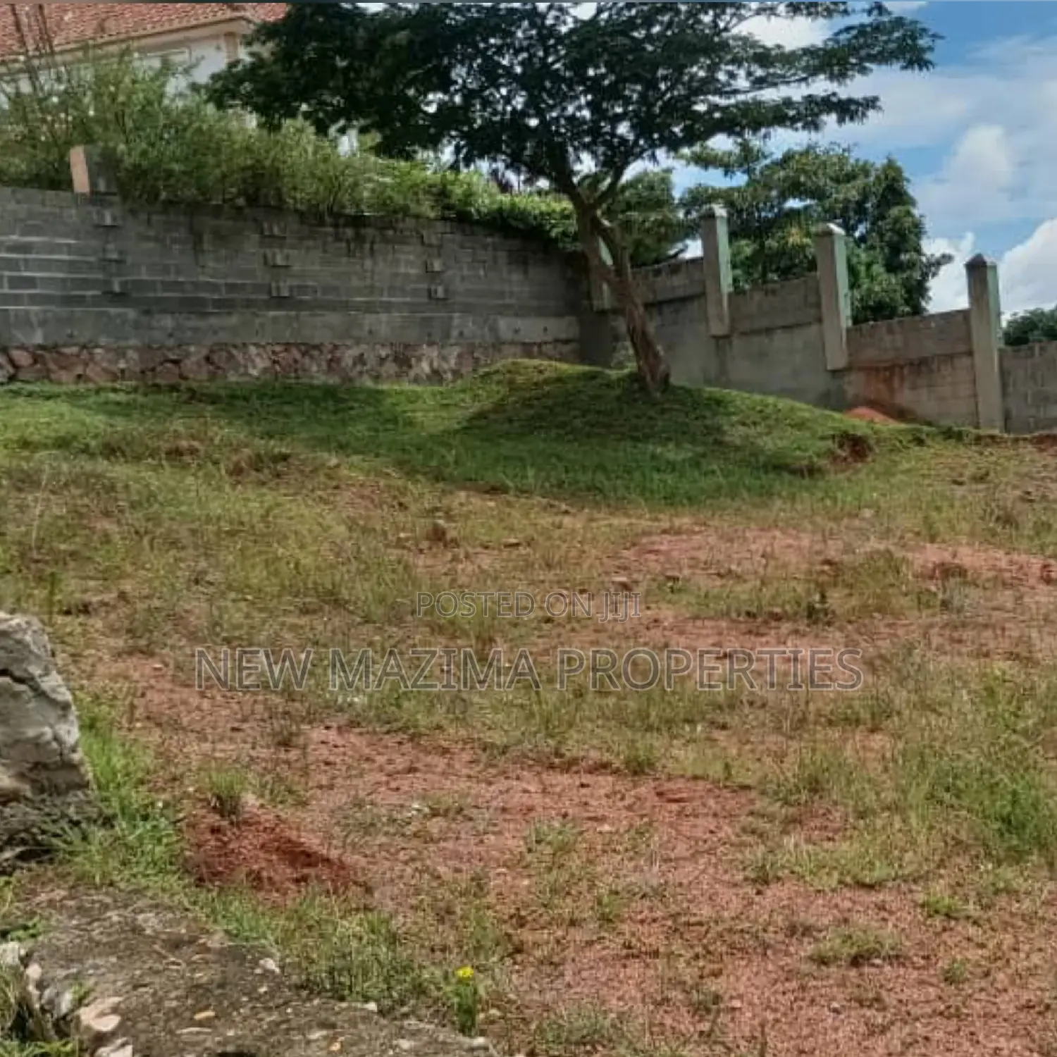 Very Beautiful Plot on Quicksale on Ntebe Rd Namulanda